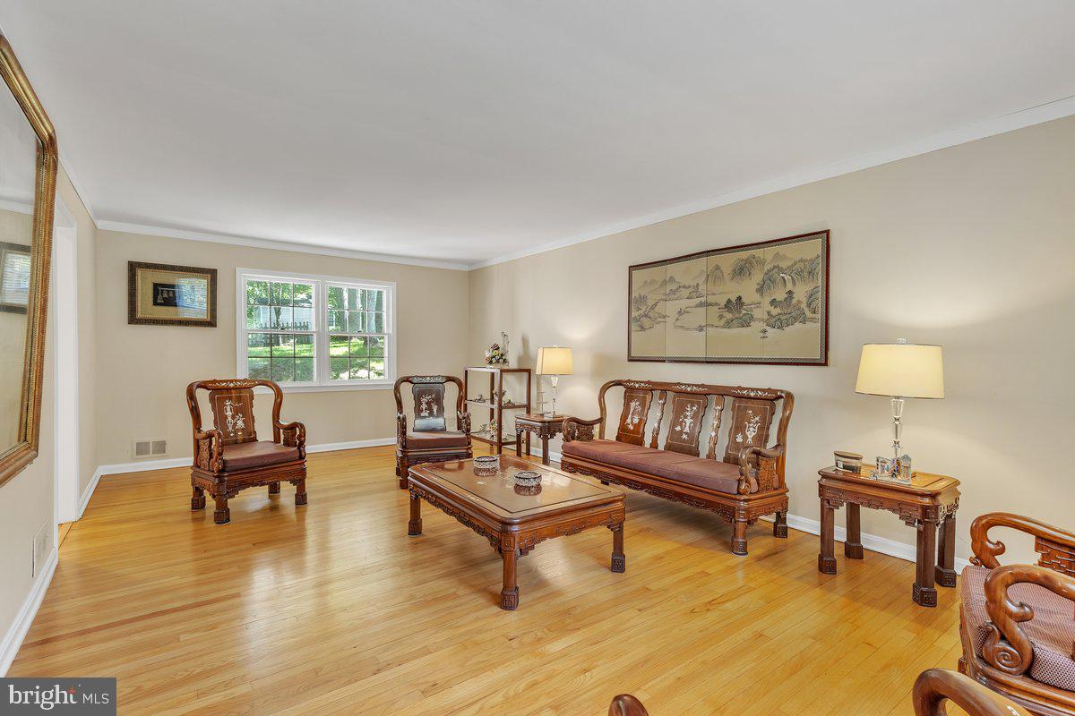 12007 Vale Road Oakton, VA 22124 - Photo 6 of 49