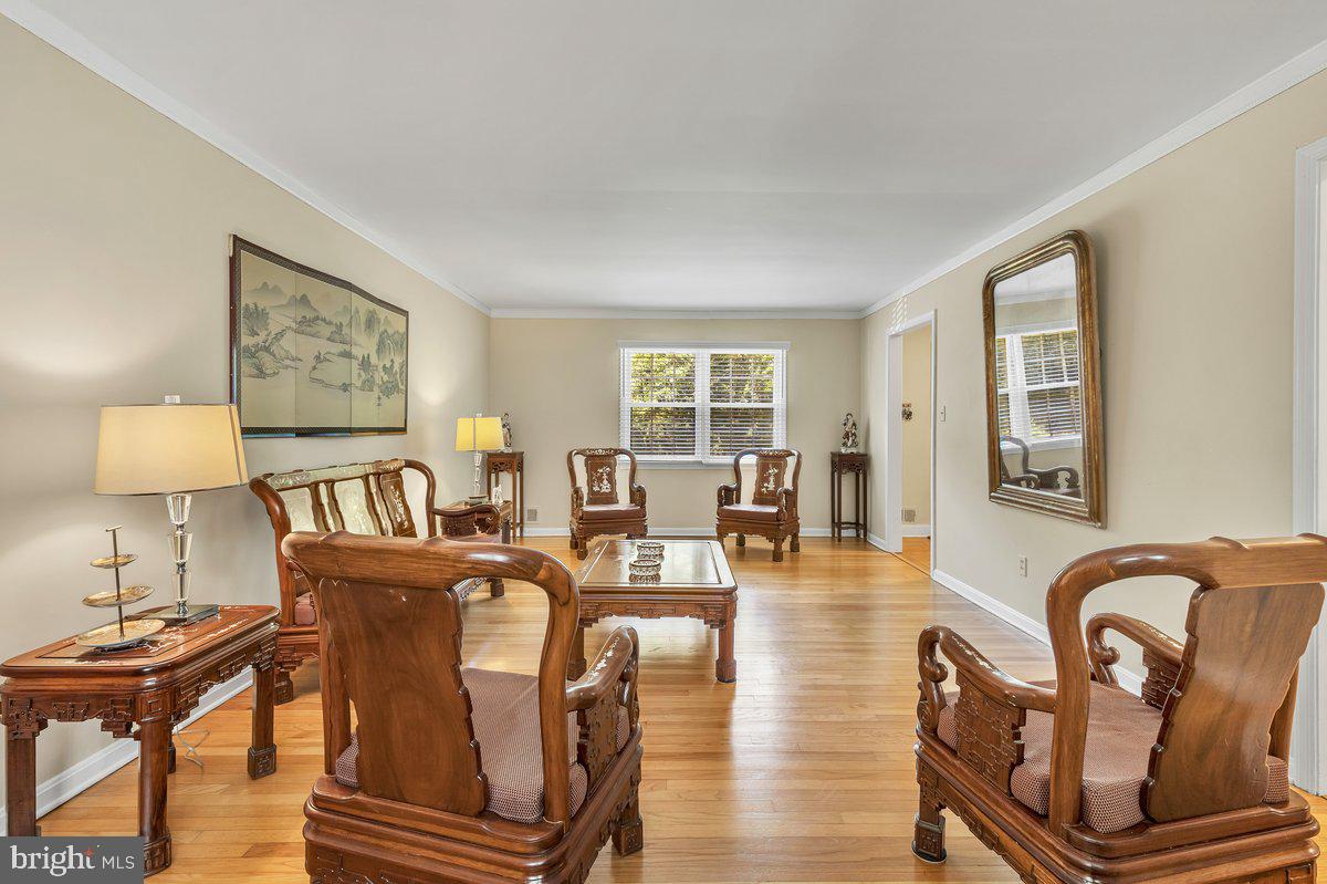 12007 Vale Road Oakton, VA 22124 - Photo 7 of 49