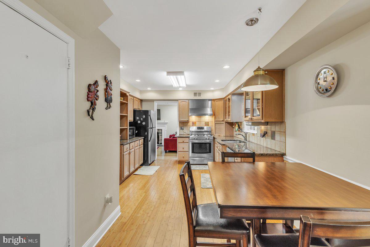 12007 Vale Road Oakton, VA 22124 - Photo 8 of 49