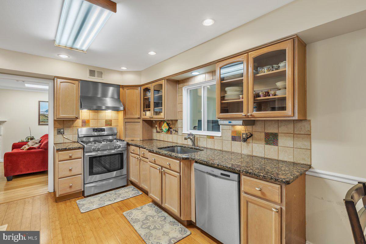 12007 Vale Road Oakton, VA 22124 - Photo 9 of 49