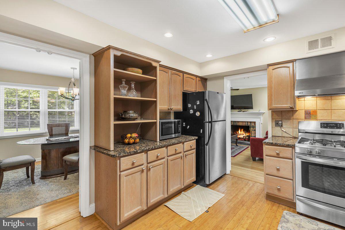 12007 Vale Road Oakton, VA 22124 - Photo 10 of 49