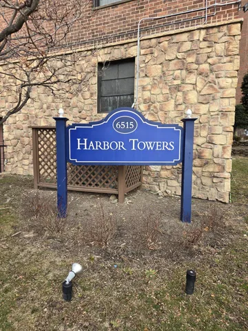 a sign broad in front of building