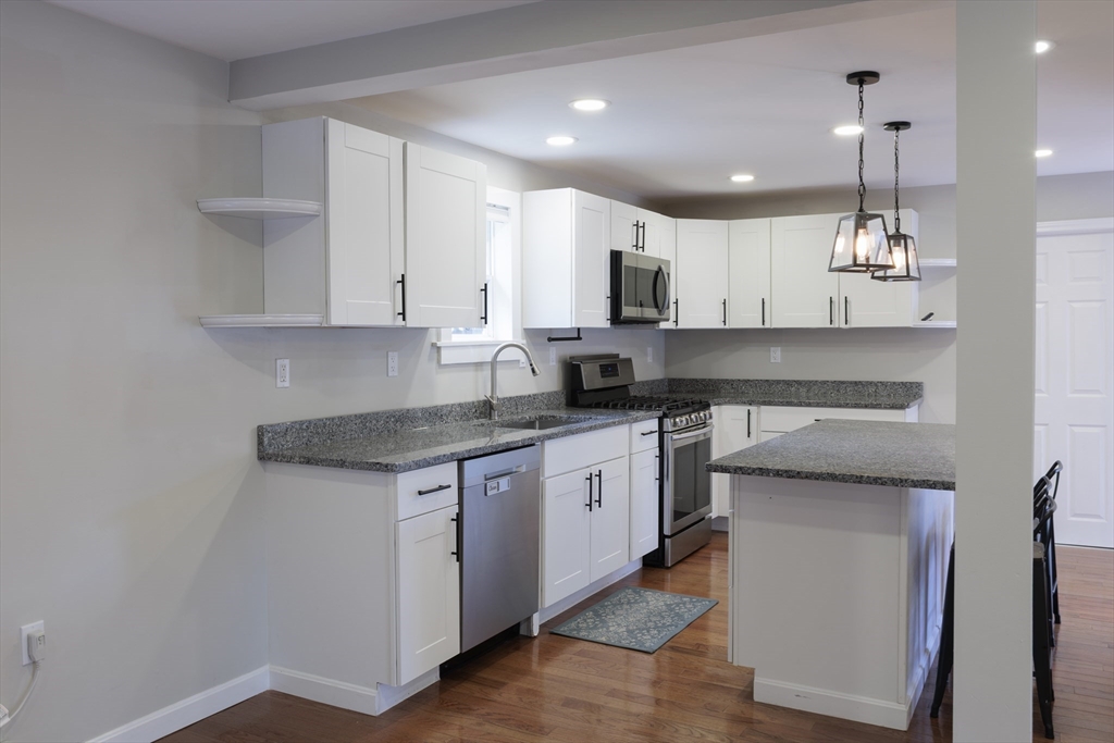 114 Bay State Road Tewksbury, MA 01876 - Photo 10 of 27
