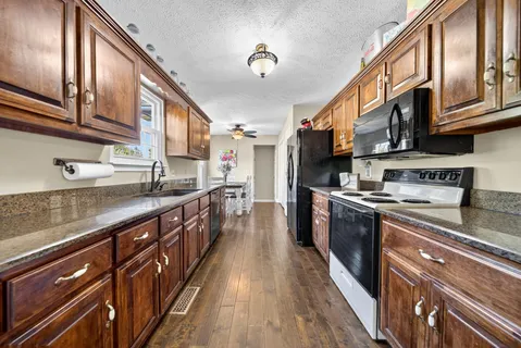 $474,900 | 102 Arrowood Drive, Cottontown, TN 37048