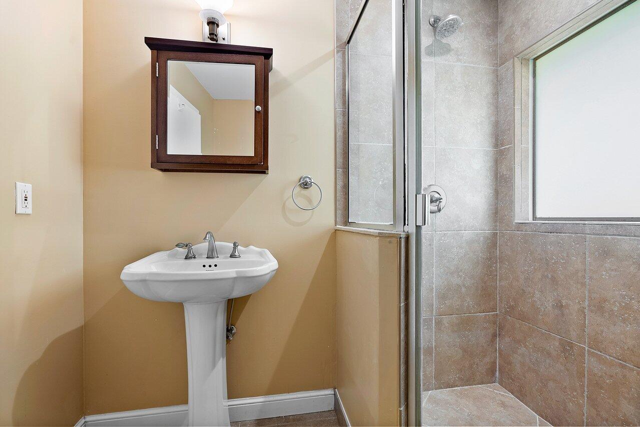 145 Northwest 8th Street Boca Raton, FL 33432 - Photo 25 of 33 145 NE 8th (21)