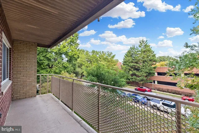 $336,000 | 200 North Maple Avenue, Unit 416, Falls Church, VA 22046