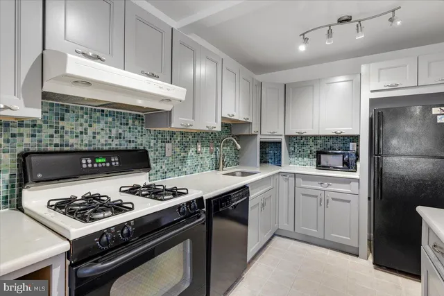 $336,000 | 200 North Maple Avenue, Unit 416, Falls Church, VA 22046