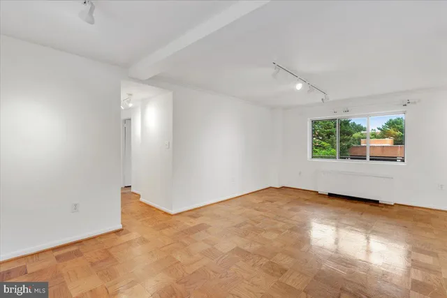 $336,000 | 200 North Maple Avenue, Unit 416, Falls Church, VA 22046