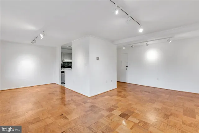 $336,000 | 200 North Maple Avenue, Unit 416, Falls Church, VA 22046