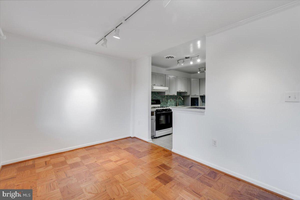 200 North Maple Avenue, Unit 416 Falls Church, VA 22046 - Photo 8 of 35