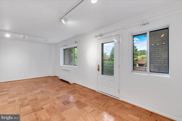 $336,000 | 200 North Maple Avenue, Unit 416, Falls Church, VA 22046