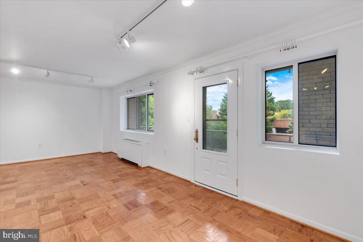 200 North Maple Avenue, Unit 416 Falls Church, VA 22046 - Photo 10 of 35