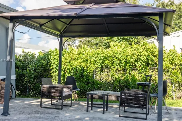 $2,999 | 765 Northwest 77th Street, Miami, FL 33150