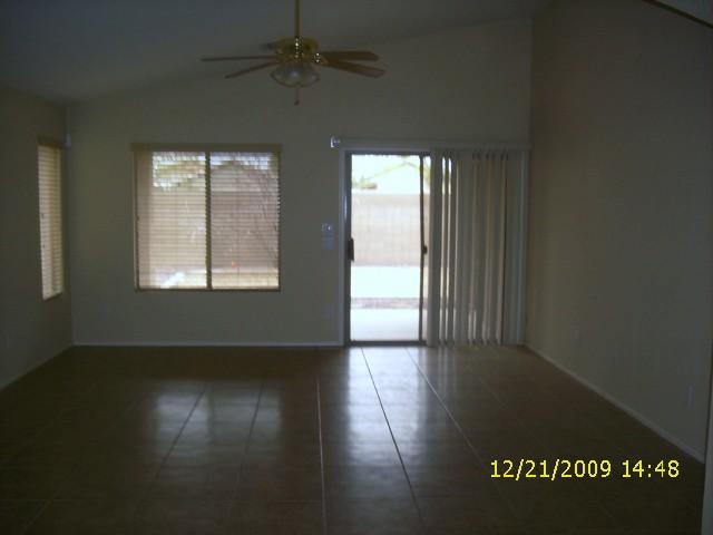 42670 West Venture Road Maricopa, AZ 85139 - Photo 6 of 10 Family Room