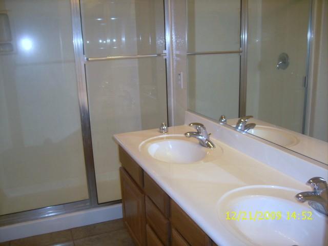 42670 West Venture Road Maricopa, AZ 85139 - Photo 8 of 10 Master Bath