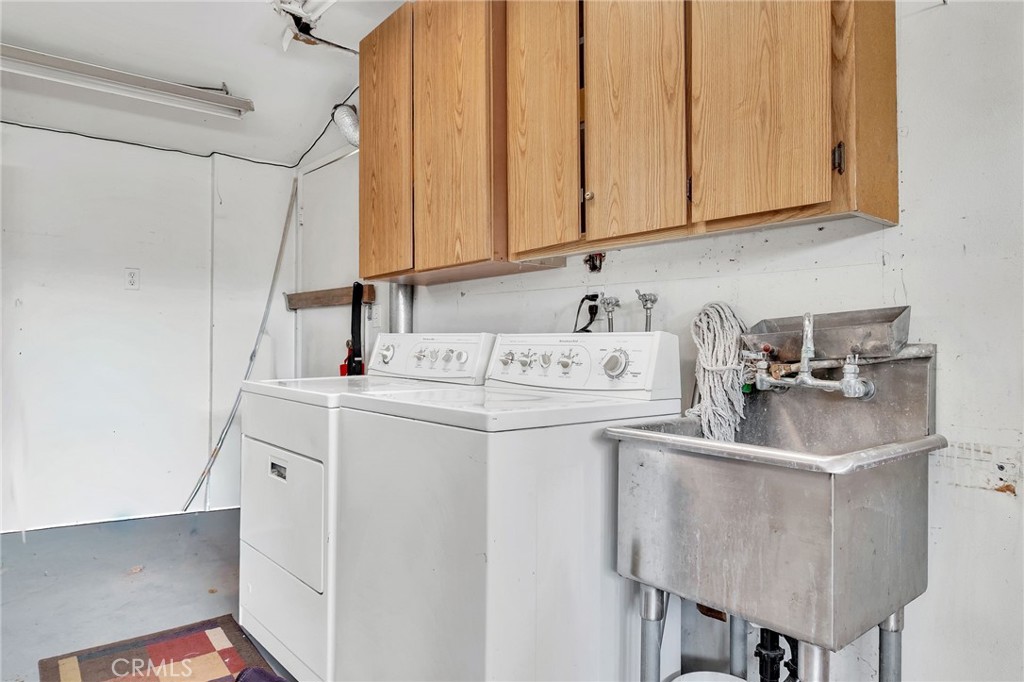 1607 Blackwall Drive Simi Valley, CA 93063 - Photo 30 of 47 a utility room with dryer and washer