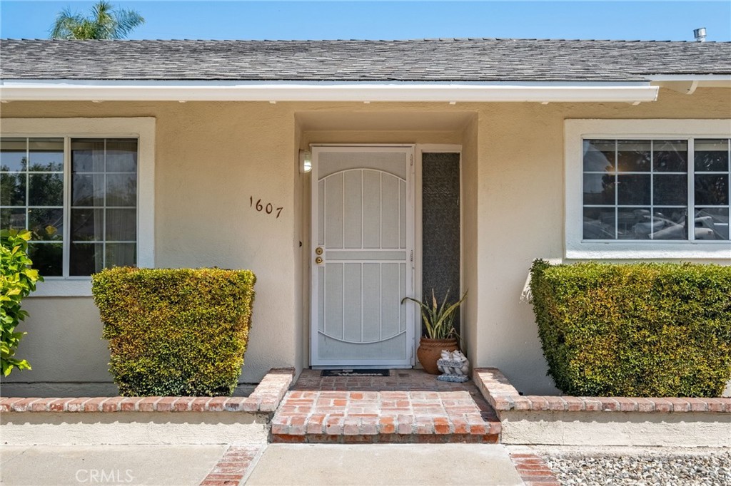 1607 Blackwall Drive Simi Valley, CA 93063 - Photo 3 of 47 a front view of a house