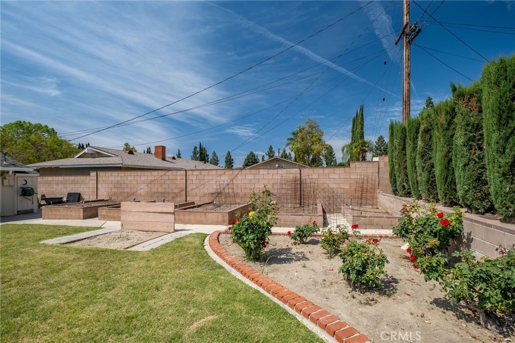 1607 Blackwall Drive Simi Valley, CA 93063 - Photo 36 of 47 a view of a backyard with plants and a patio
