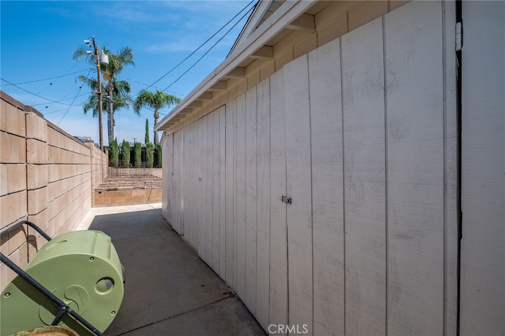 1607 Blackwall Drive Simi Valley, CA 93063 - Photo 38 of 47 a backyard of a house