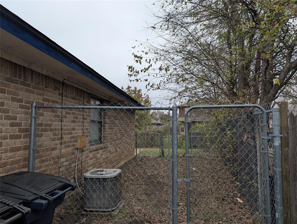 6709 Ridgecrest Court Fort Worth, TX 76133 - Photo 18 of 19 a bathroom with a toilet and shower