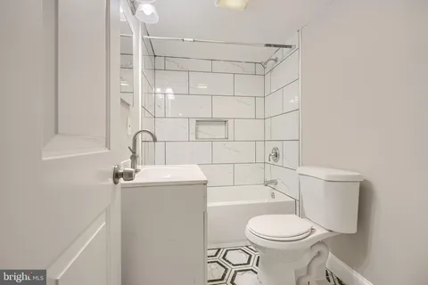 $2,150 | 2917 Clifton Avenue, Baltimore, MD 21216