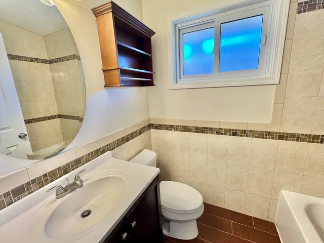 $2,600 | 9038 Niles Center Road, Skokie, IL 60076