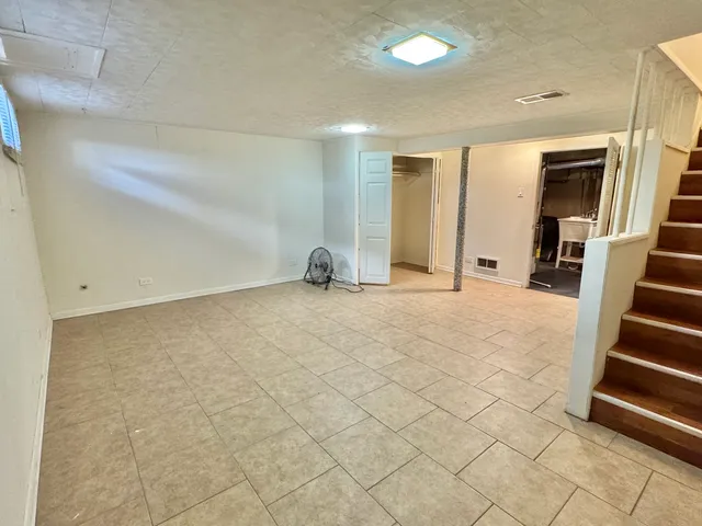 $2,600 | 9038 Niles Center Road, Skokie, IL 60076