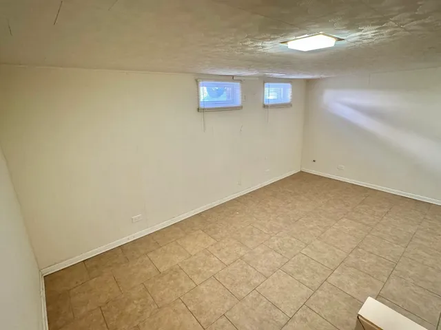 $2,600 | 9038 Niles Center Road, Skokie, IL 60076