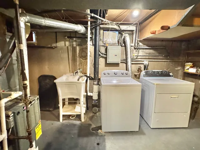 $2,600 | 9038 Niles Center Road, Skokie, IL 60076