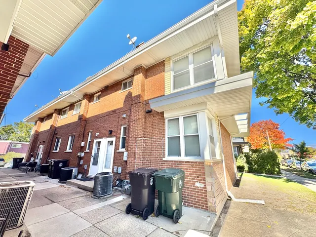 $2,600 | 9038 Niles Center Road, Skokie, IL 60076