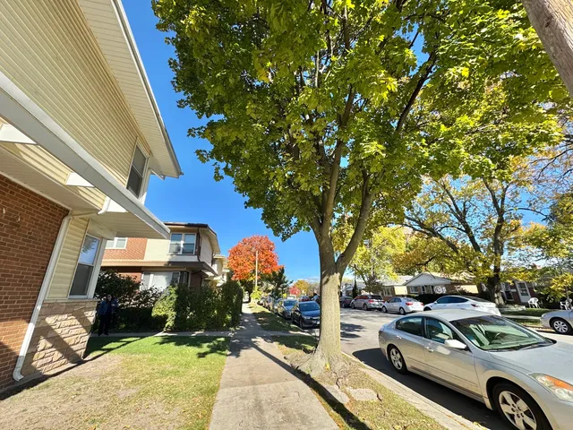 $2,600 | 9038 Niles Center Road, Skokie, IL 60076