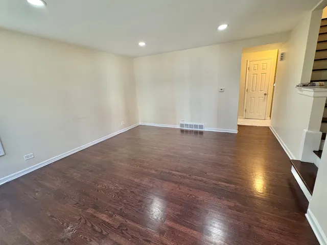 $2,600 | 9038 Niles Center Road, Skokie, IL 60076