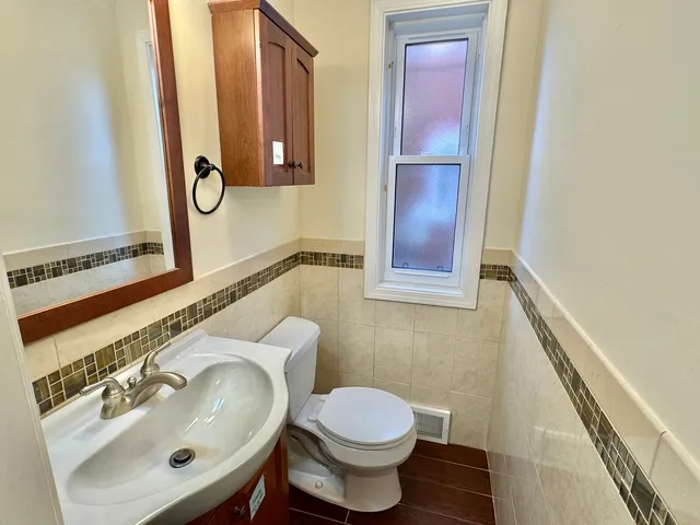 $2,600 | 9038 Niles Center Road, Skokie, IL 60076