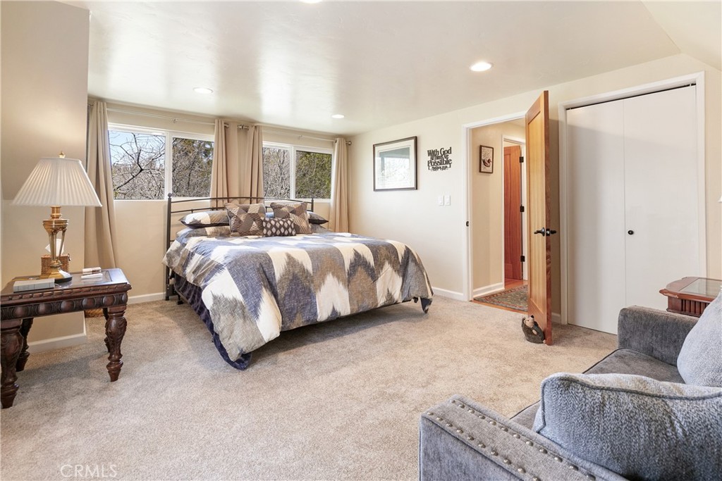 28916 North Shore Road Lake Arrowhead, CA 92352 - Photo 26 of 47