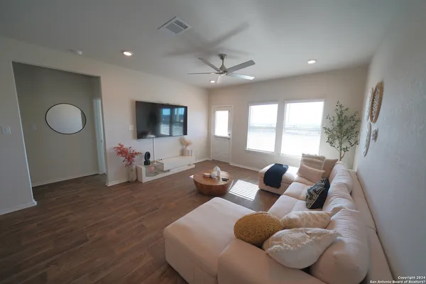 $2,300 | 6611 Copper King Street, San Antonio, TX 78252