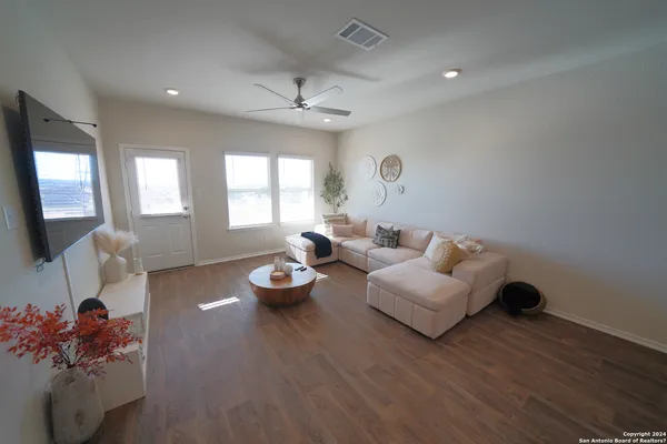 $2,300 | 6611 Copper King Street, San Antonio, TX 78252