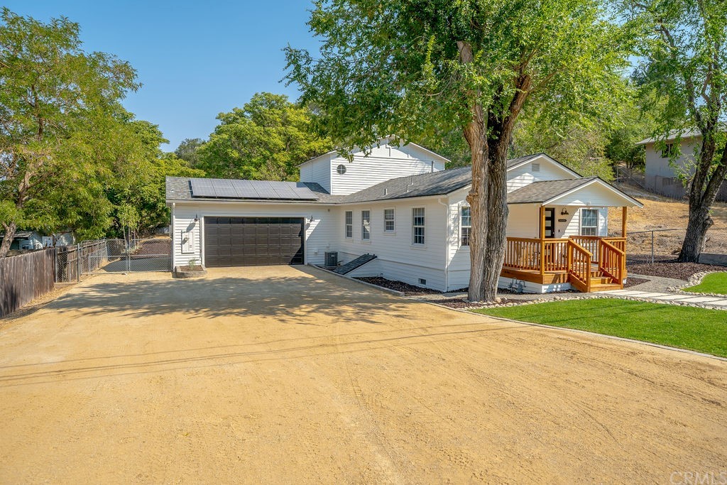1130 Merry Hill Road Paso Robles, CA 93446 - Photo 37 of 48 Front Driveway