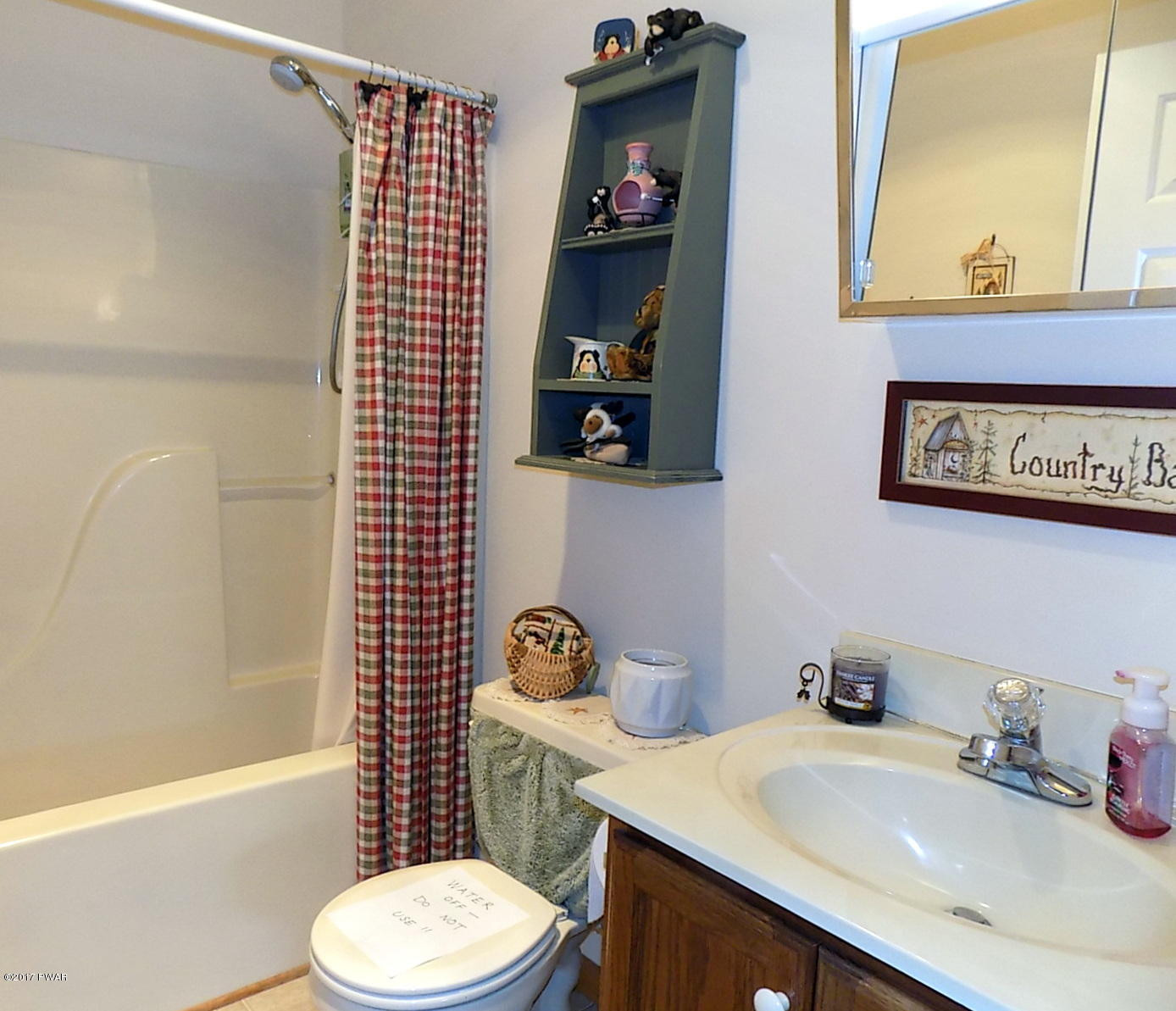 104 Panther Hill Circle Newfoundland, PA 18445 - Photo 14 of 45 1st fl full bath