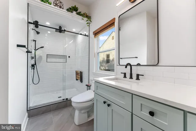 a view of livingroom with furniture