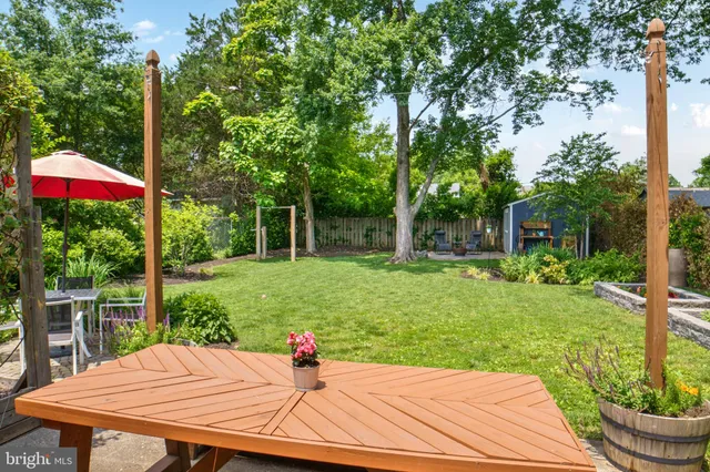 a backyard of a house with fountain table and chairs