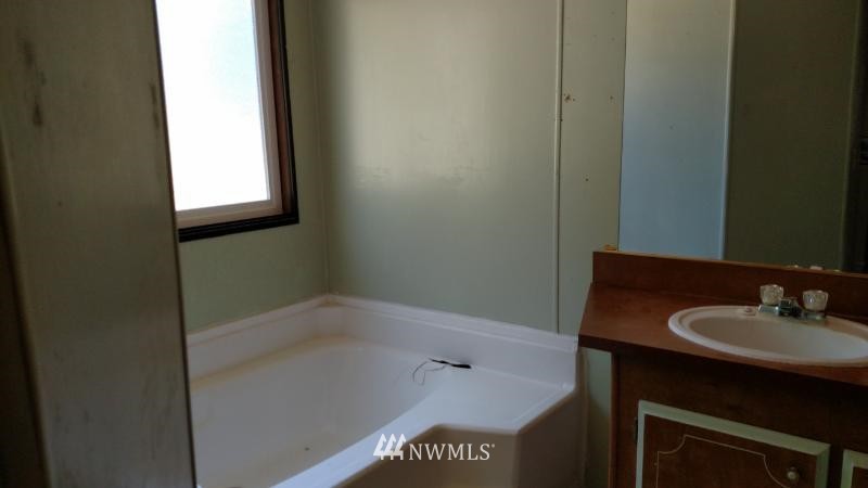 16620 Jordan Street Southwest Rochester, WA 98579 - Photo 13 of 15