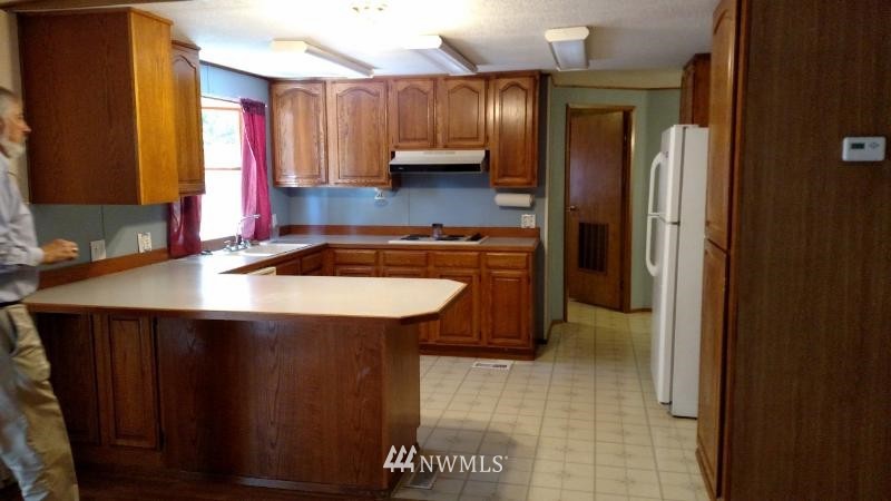 16620 Jordan Street Southwest Rochester, WA 98579 - Photo 6 of 15