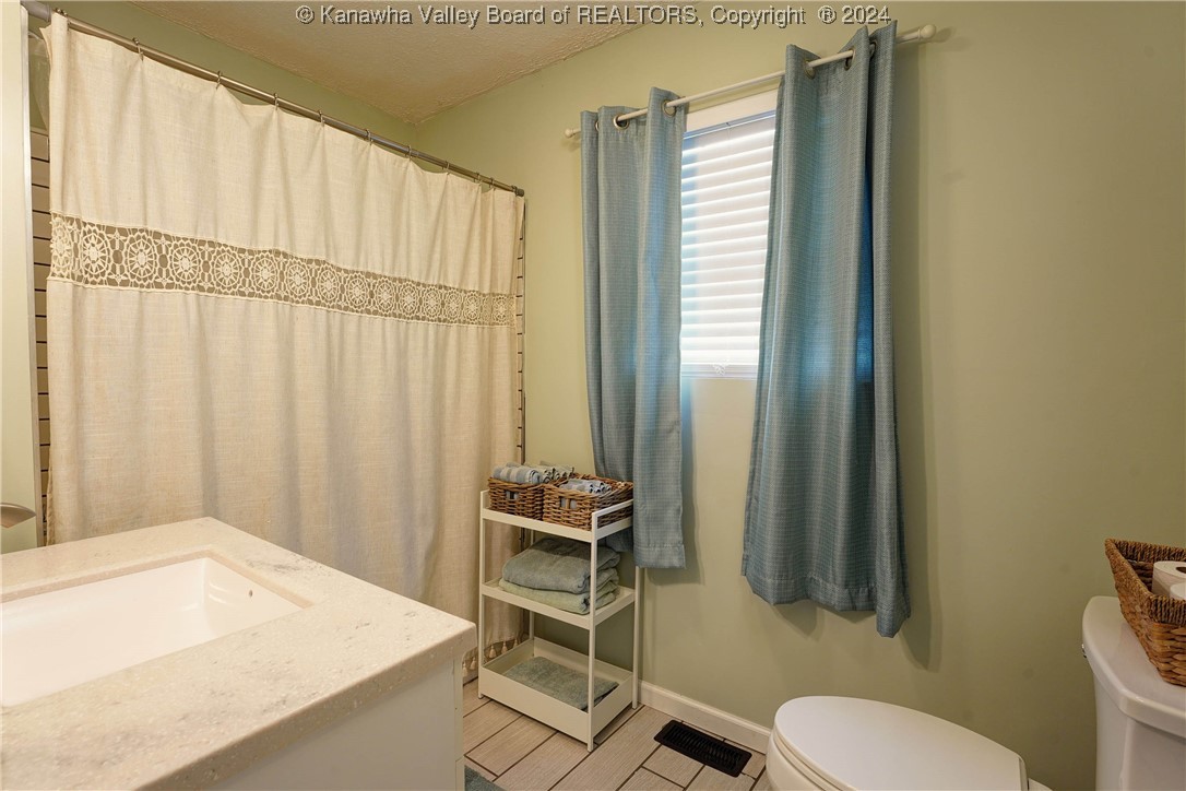 4682 Green Valley Road Huntington, WV 25701 - Photo 21 of 37 Gallery Image 21