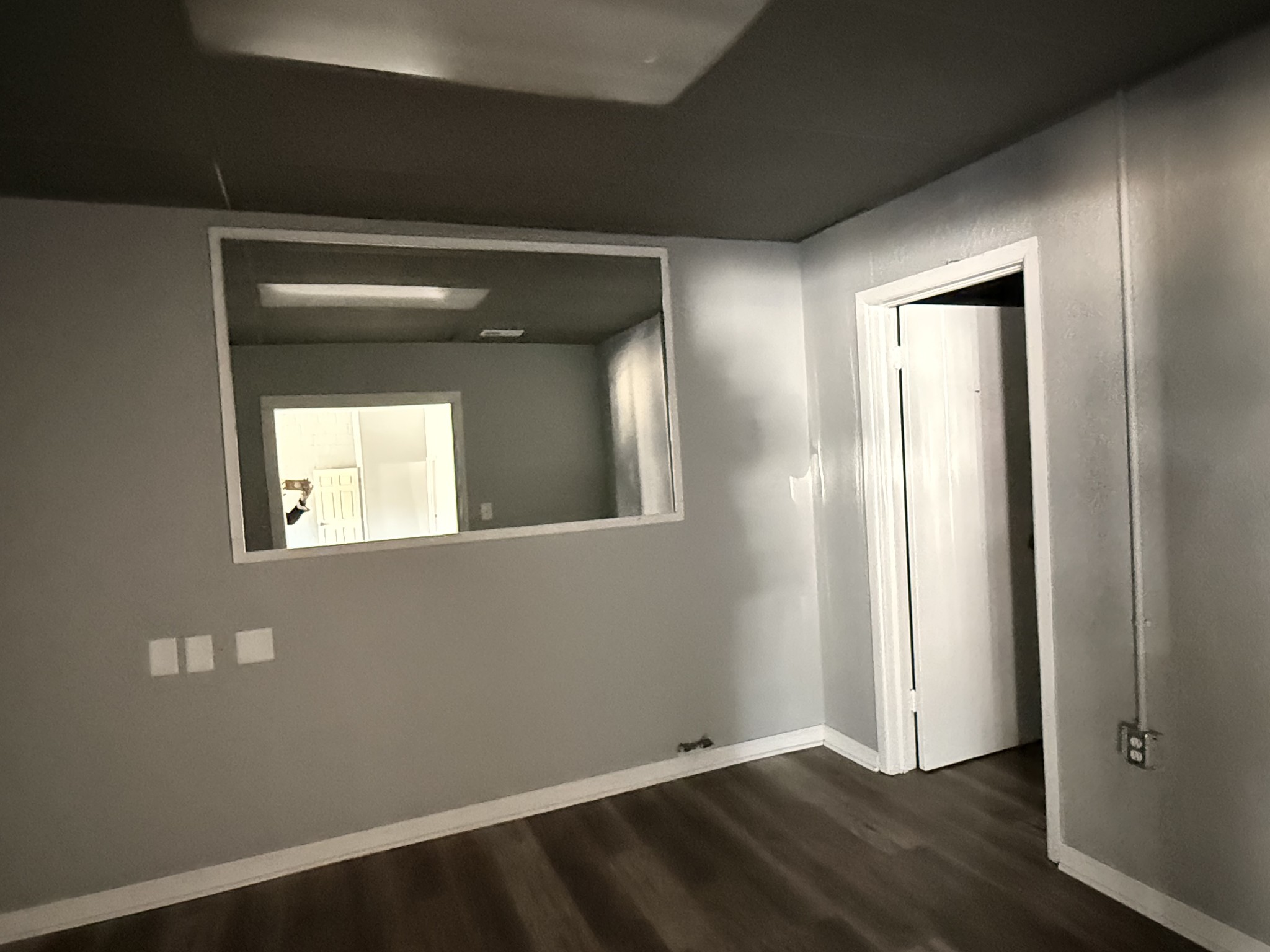 803 McArthur Street Manchester, TN 37355 - Photo 6 of 31 an empty room with wooden floor and a window
