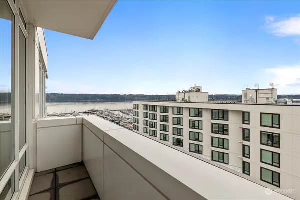 $690,000 | 320 Washington Avenue, Unit 602, Bremerton, WA 98337