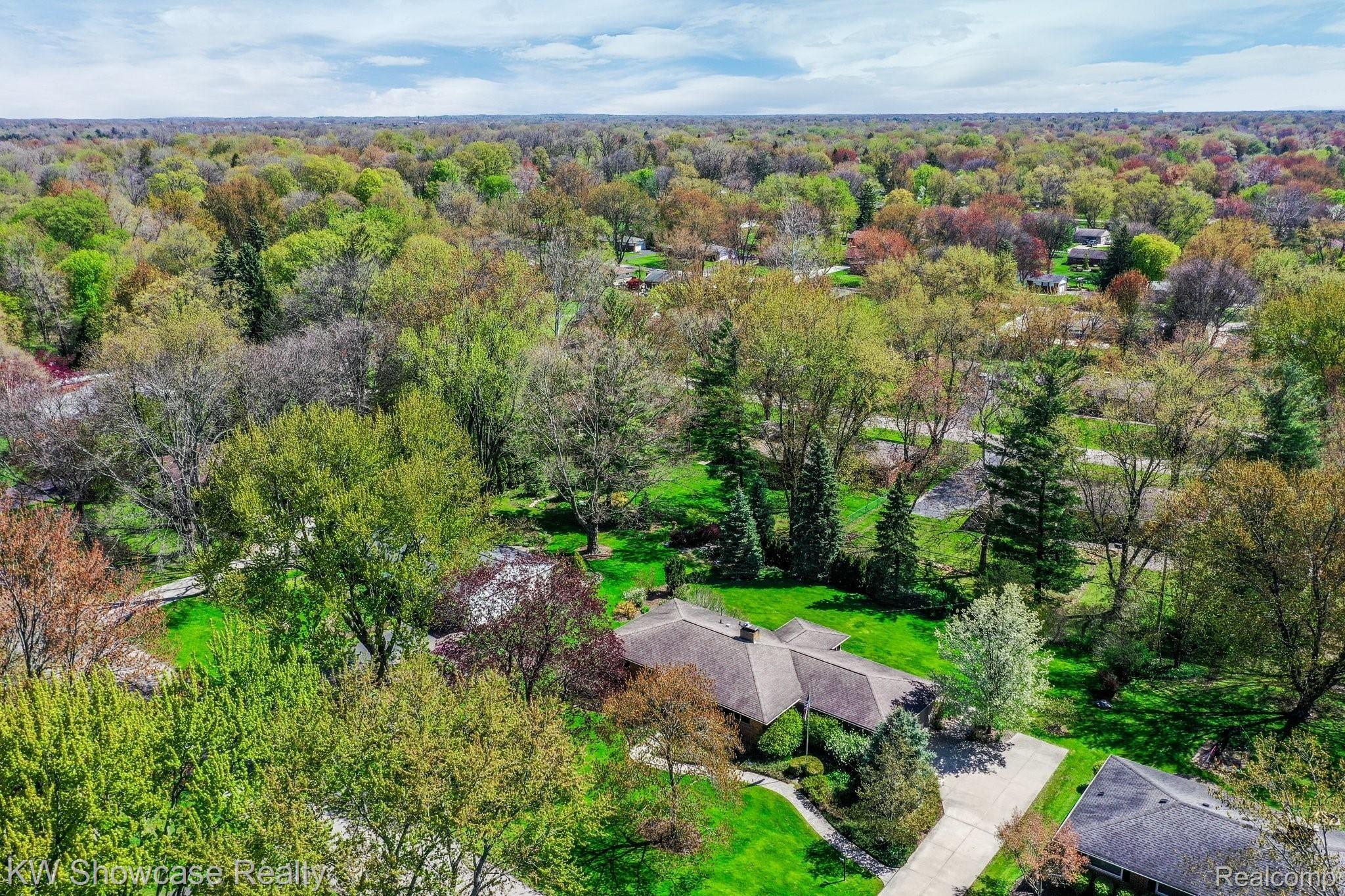 28110 Quail Hollow Road Farmington, MI 48331 - Photo 7 of 31 28110+Quail+Hollow+Rd+Farmington+Hills-32-mls.jpg