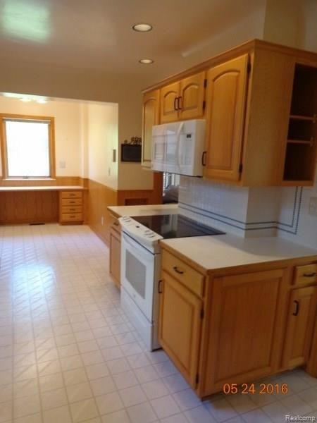 292 Moran Road Grosse Pointe, MI 48236 - Photo 16 of 45 DSC01834 (450x600).jpg