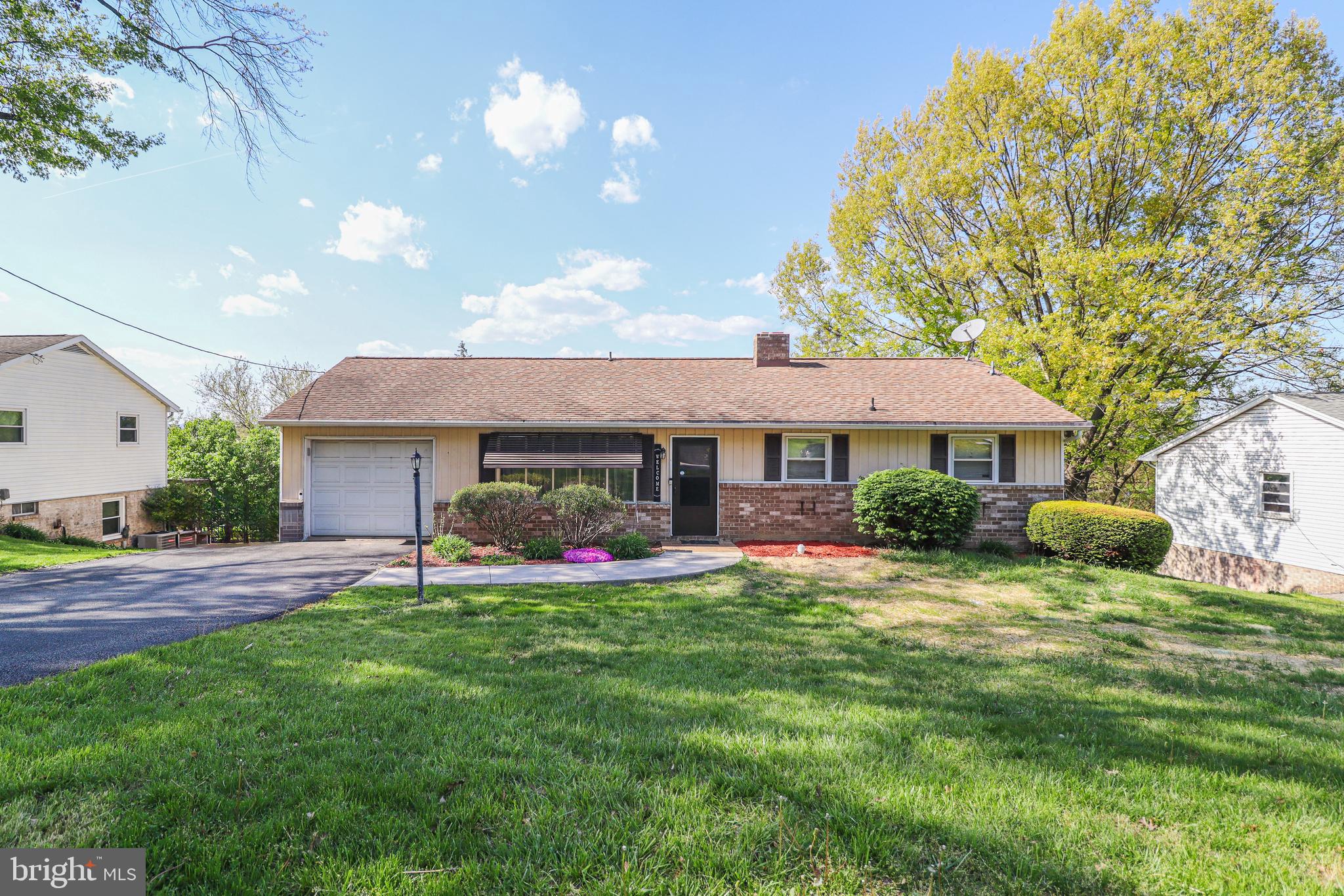 605 Norman Road York, PA 17406 - Photo 2 of 42