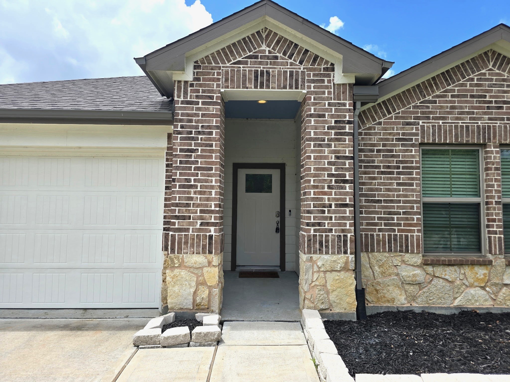 519 Kickapoo Drive Anahuac, TX 77514 - Photo 2 of 23