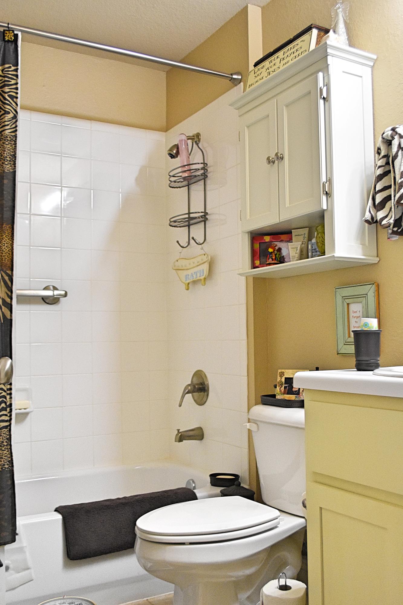 18 North Sand Palm Road, Unit 17 Freeport, FL 32439 - Photo 6 of 13 a bathroom with a toilet a sink and a shower